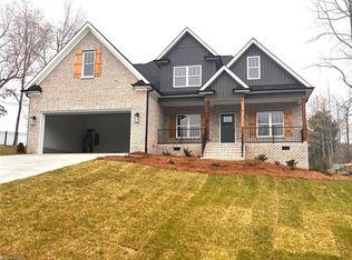 7614 Monty Dr, Kernersville, NC 27284