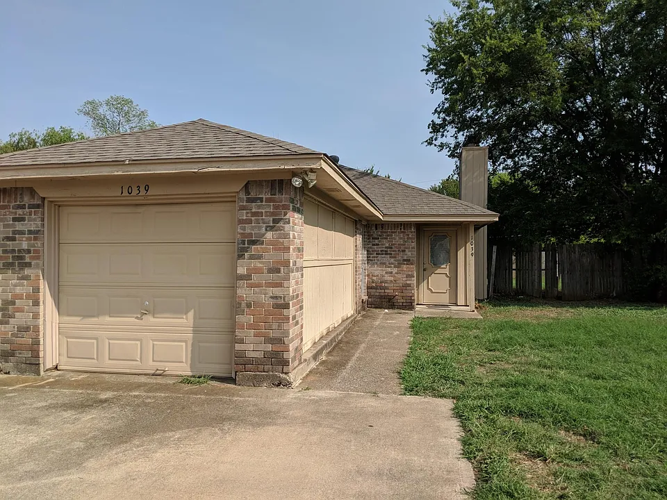 1039 Mitchell Ln