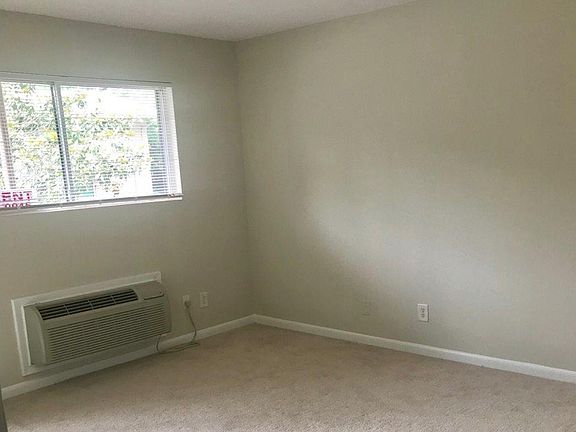 3rd image of C3 Shepherd Ln #C3