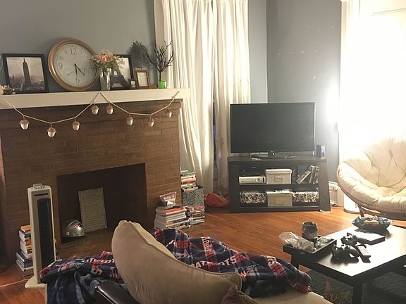 2nd image of 364 Bryant St