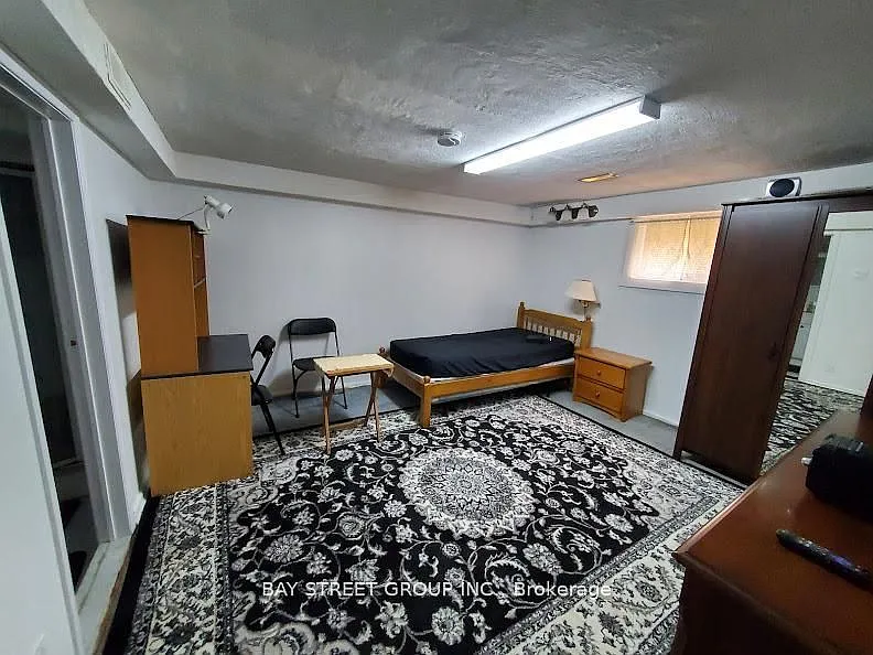 3 bed, $1,990 — Photo 3