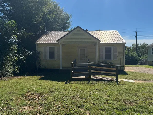 411 Circle Dr W, Shelby, NC 28150