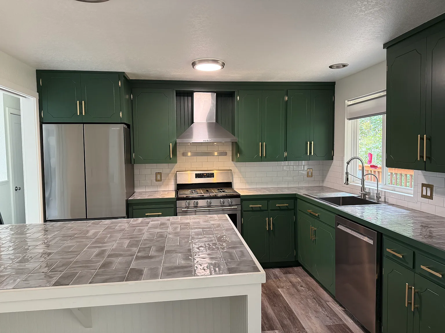 3 bed, 1960 sqft, $3,900 — Photo 4