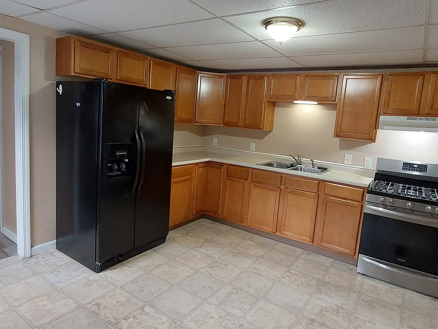 3 bed, 1000 sqft, $2,000 — Photo 1