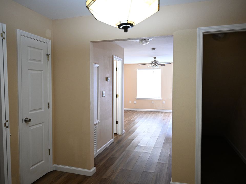1st image of 807 Vouray Dr #D