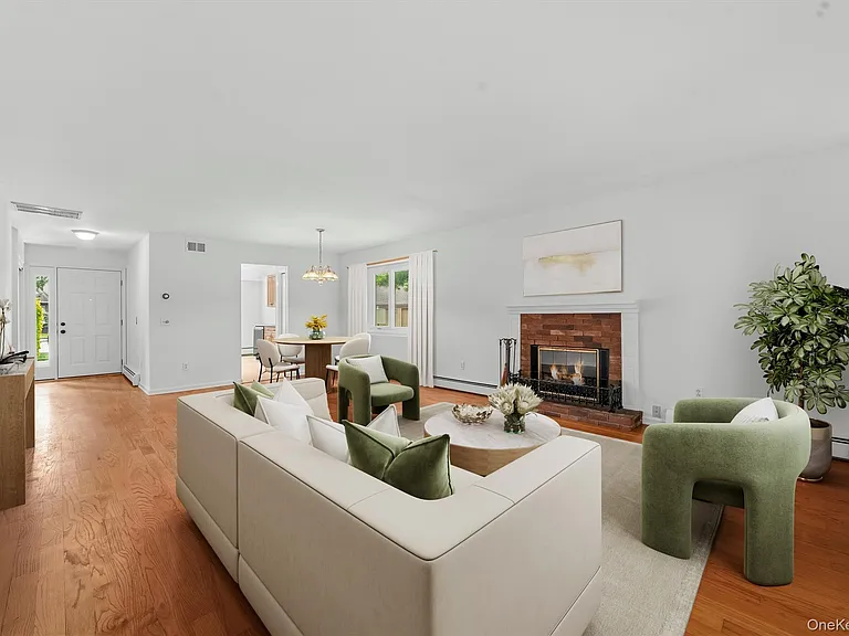 101 Eagle Bay Dr — Photo 3