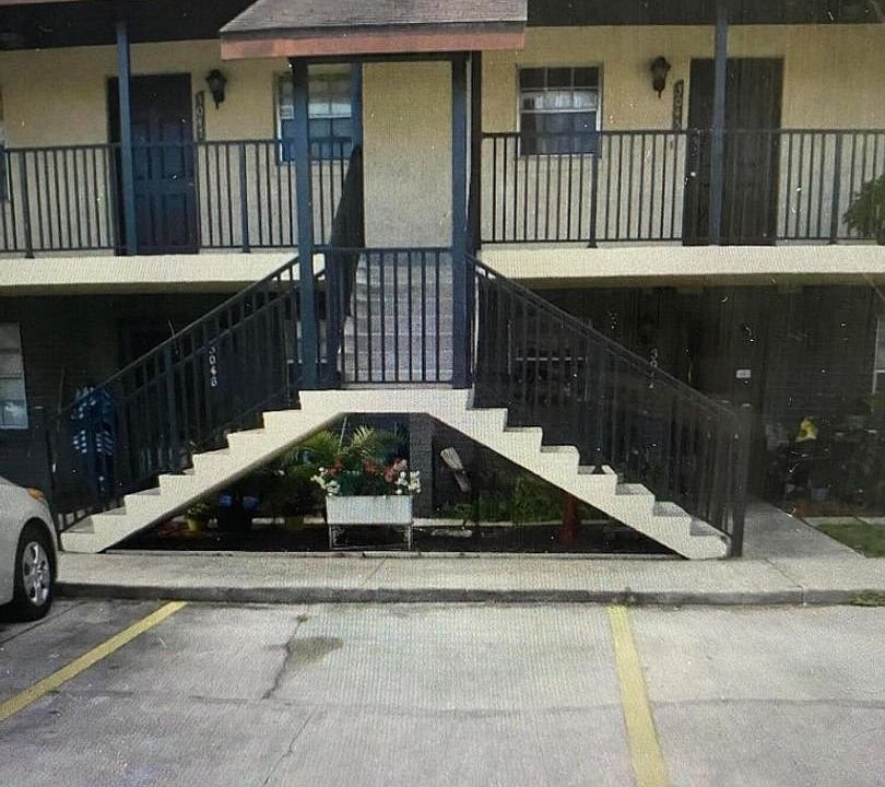 1st image of 3045 Sir Hamilton Cir #11