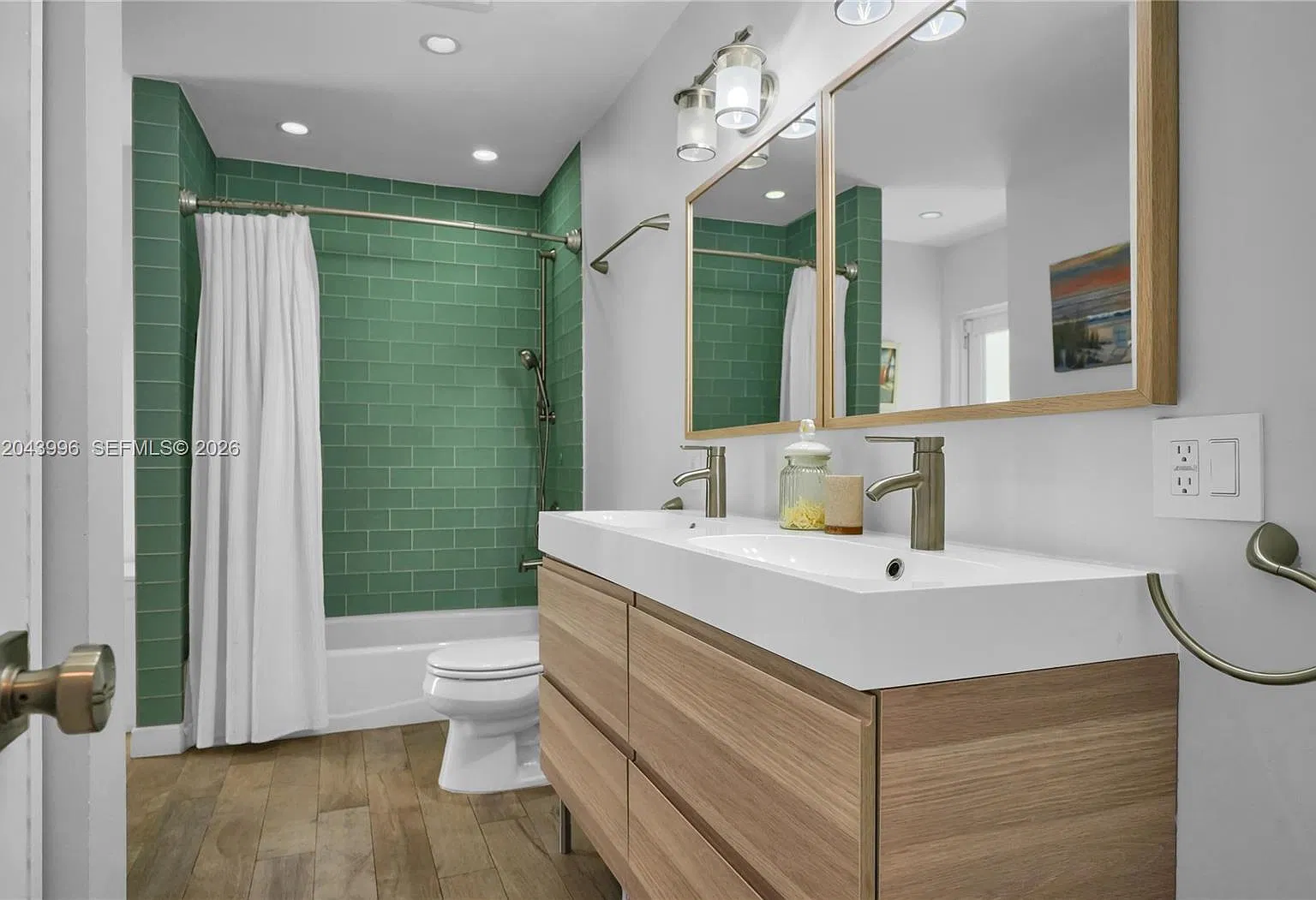 4 bed, 2098 sqft, $9,000 — Photo 4