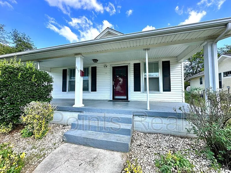 2 bed, 1.0 bath, 1189 sqft, $2,200 — Photo 2