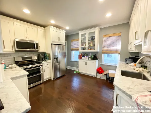 8 Taft St APT 2, Dorchester, MA 02125