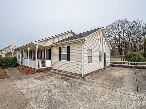 3rd image of 112 Pilots Ridge Dr