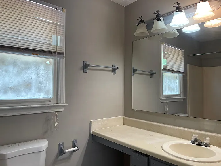 1231 Della Way — Photo 15