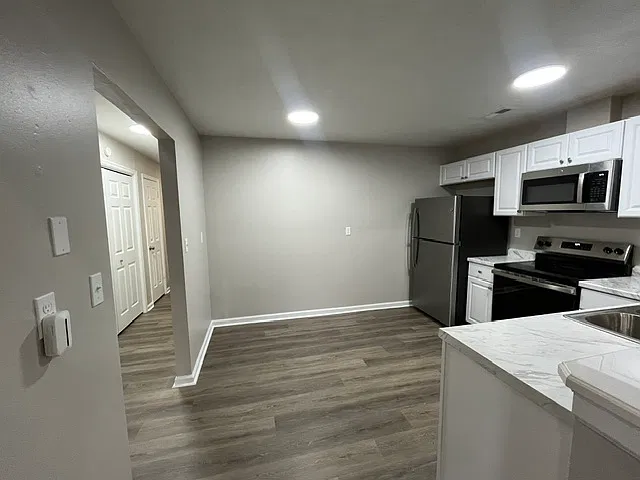 3 bed, 1058 sqft, $2,700 — Photo 3