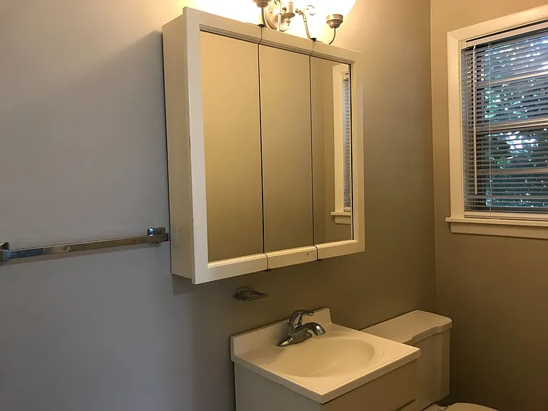 1115 E 48th Pl — Photo 11