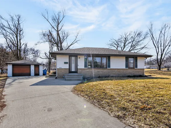 3001 Roblang Ct, Des Moines, IA 50317