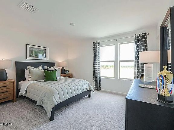 3rd image of 262 W Granite Trl