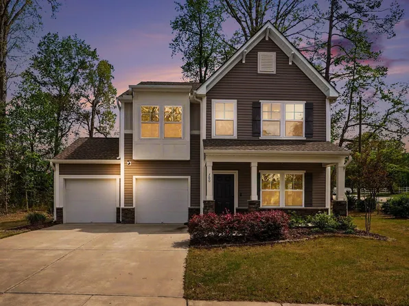 700 Atlantis St, Fuquay Varina, NC 27526