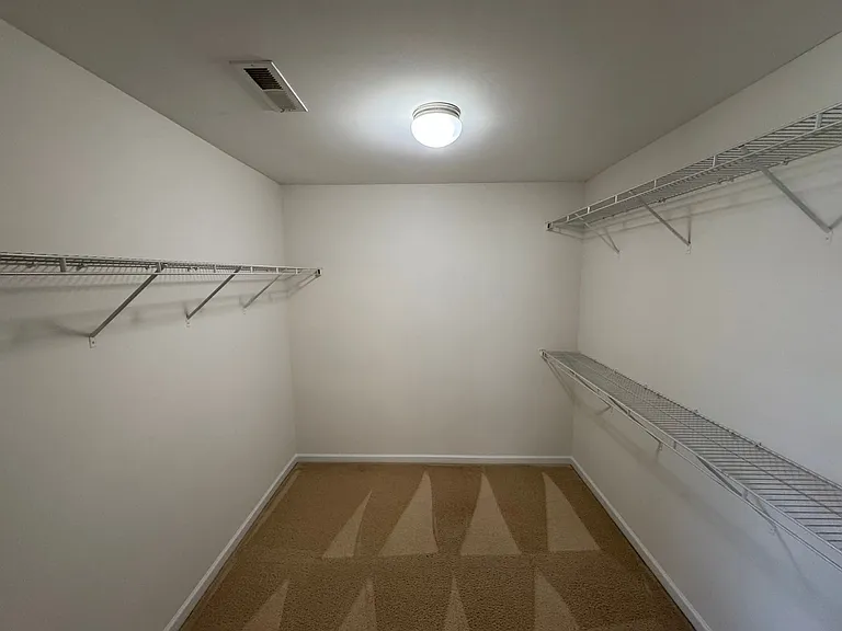 4820 Lynn Lee Cir — Photo 13