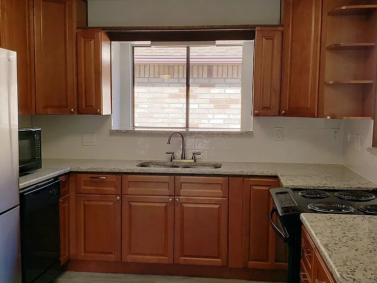 9210 Fishers Hill Dr — Photo 5