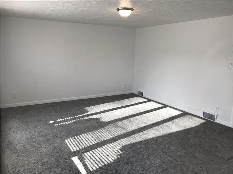 3 bed, 1443 sqft, $1,350 — Photo 4