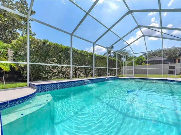 2219 Longmore Cir, Valrico, FL 33596