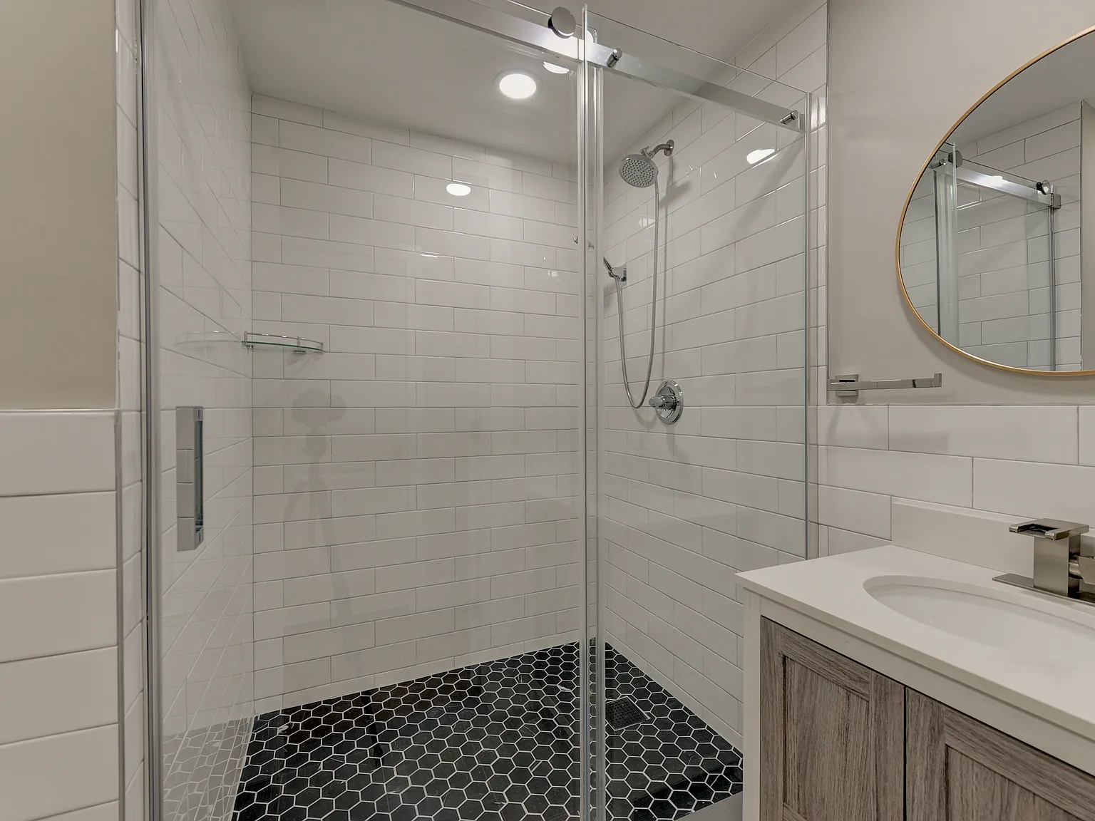 5 bed, 2585 sqft, $3,600 — Photo 1
