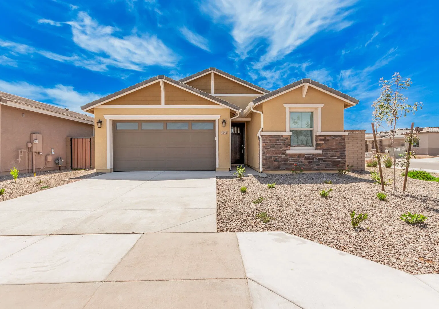 Beautiful And Modern 5 Bed/3 Bath Home In Gilbert — Photo 1