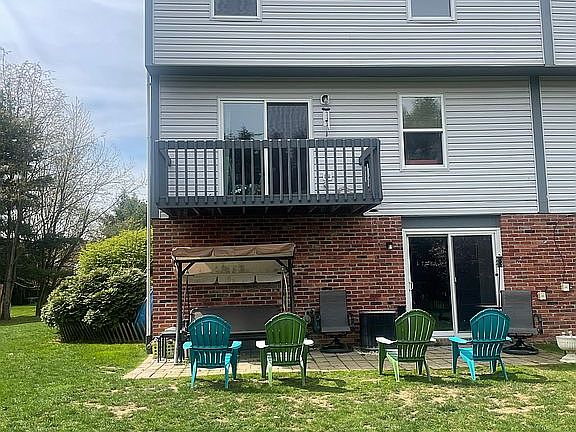 3rd image of 544 Yorktown Dr