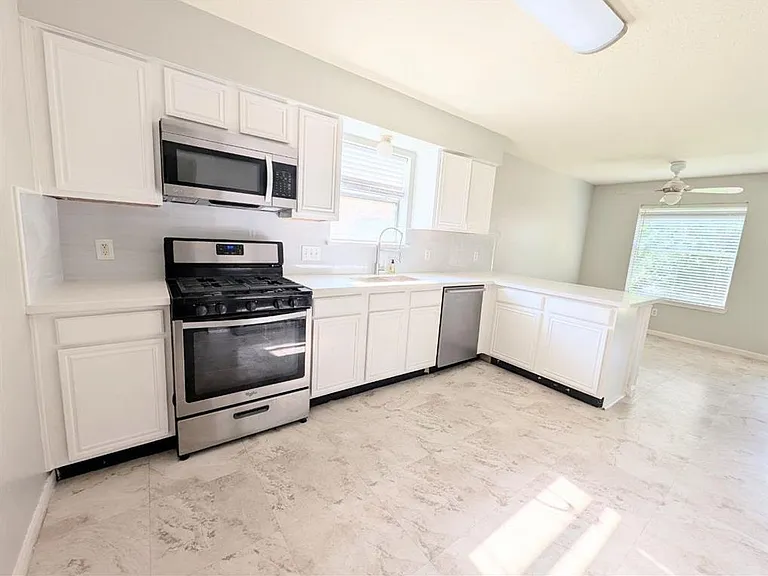 4521 Stonebridge Dr — Photo 5