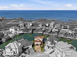 3902 Island Ct, Galveston, TX 77554