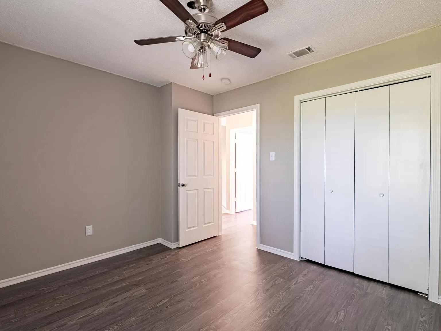 2 bed, 2.5 bath, 1044 sqft, $1,199 — Photo 3