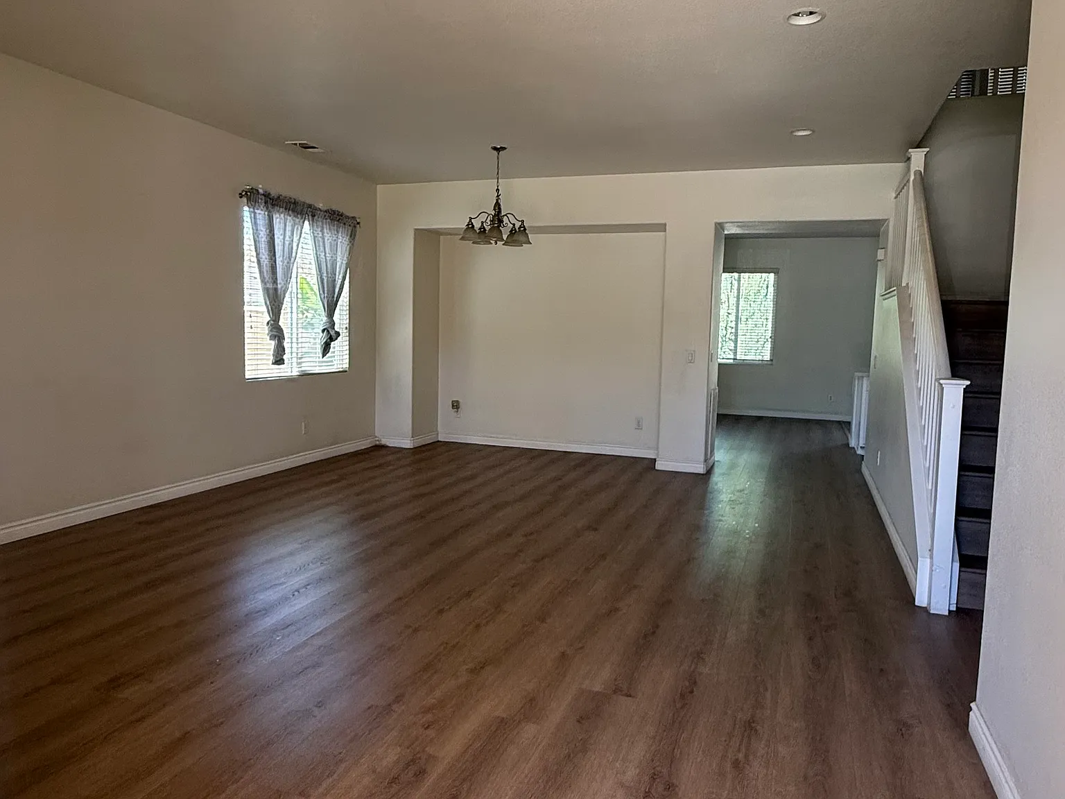 5 bed, 3320 sqft, $4,200 — Photo 2