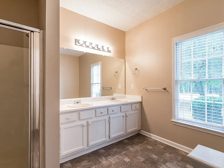 36 Stonehaven Dr — Photo 14