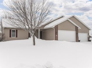 508 Circleview Dr, Atkins, IA 52206