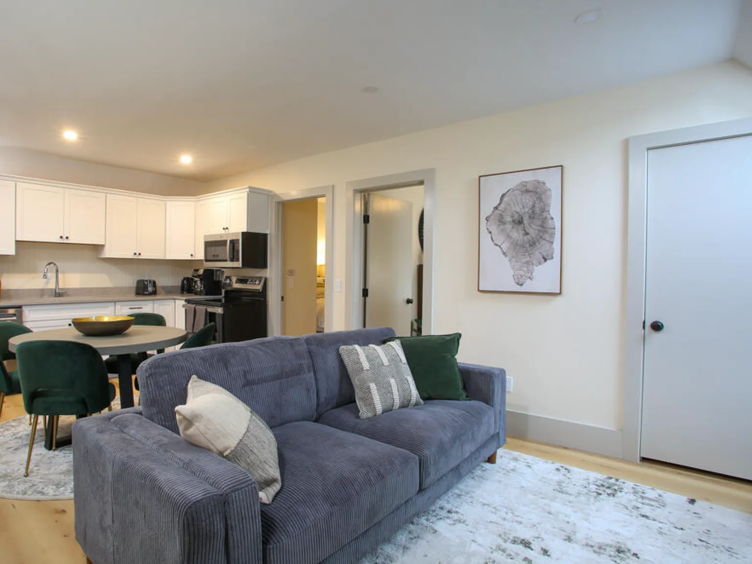 2 bed, $3,250 — Photo 4