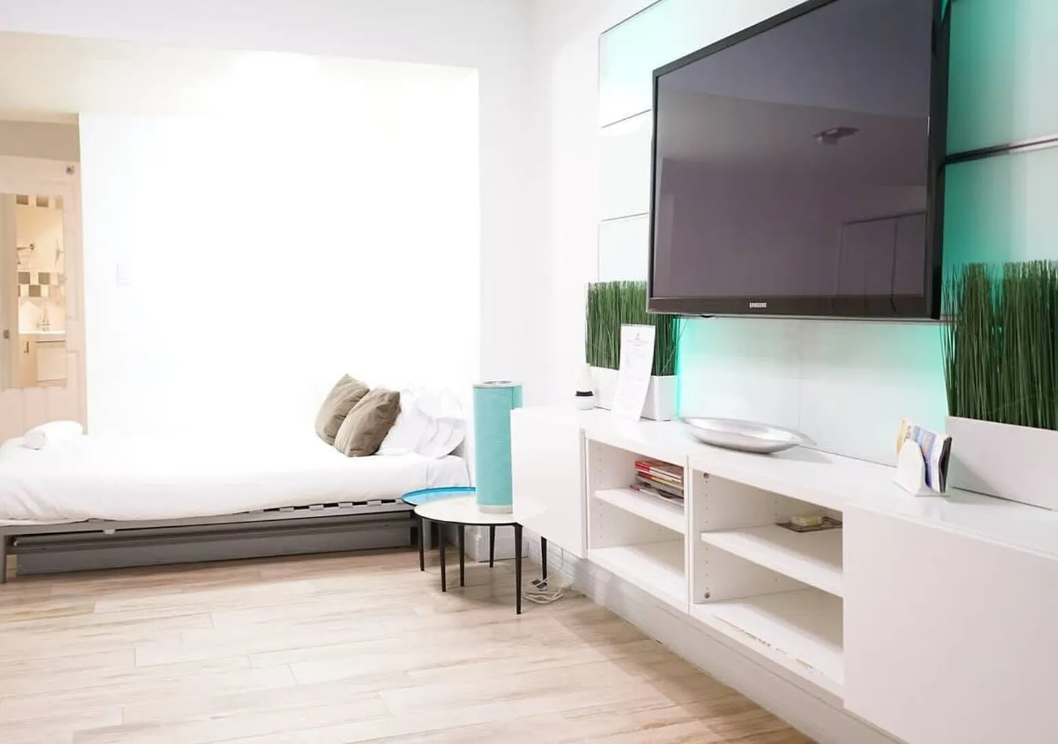 Best Deal! 2 Bedroom Modern Beachfront By Yourent! — Photo 4