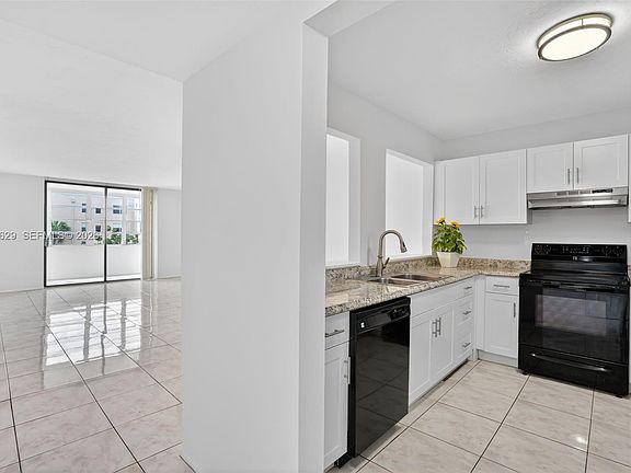 2nd image of 2821 Somerset Dr APT 302