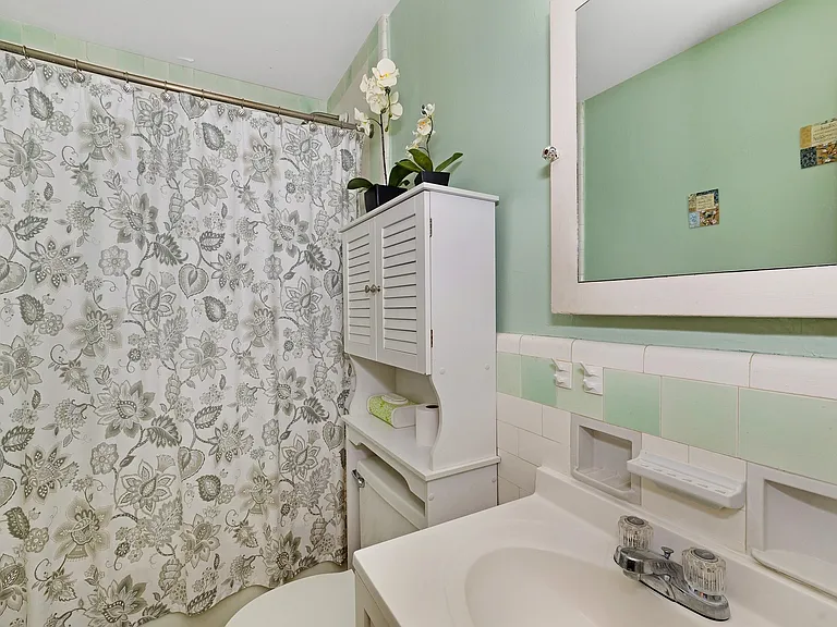 35 McKinley Ave — Photo 6