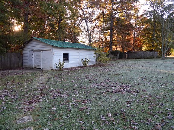 Garage/Shed in backyard