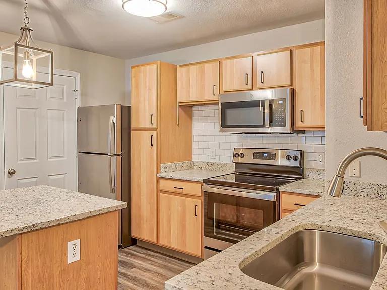 1 Bedroom - 1 Bed / 1 Bath - 750 Sq.Ft.