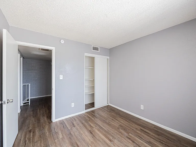 5414 W Lynwood St — Photo 15