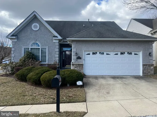 95 S Valentine Dr, Garnet Valley, PA 19060