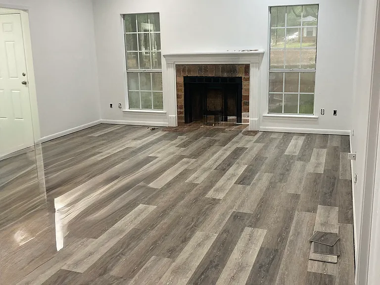 4300 Huntingdon Dr — Photo 1