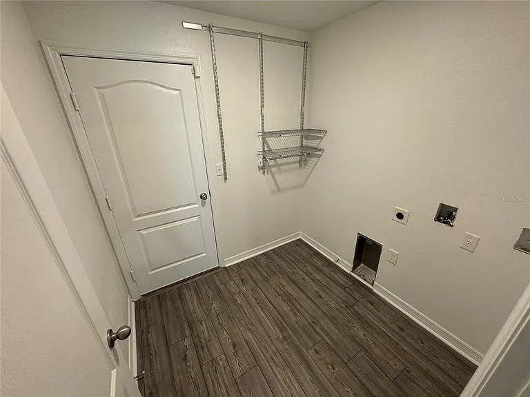 233 Kensington View Blvd — Photo 9