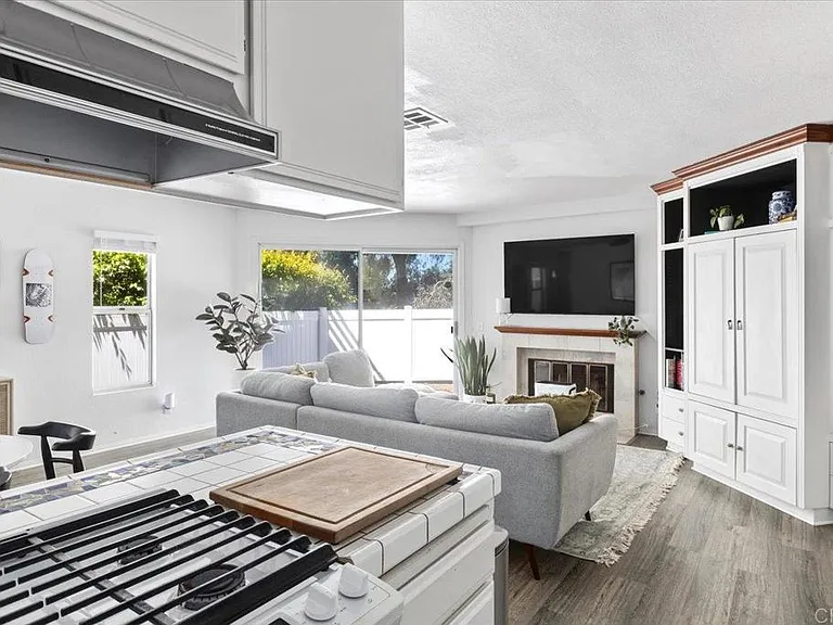 668 Westlake St — Photo 10