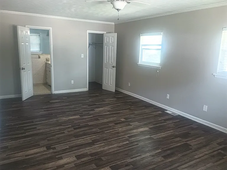 925 Hullview Ave — Photo 5