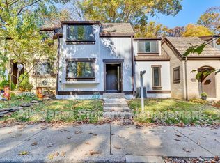 1602 Park Overlook Dr, Reston, VA 20190