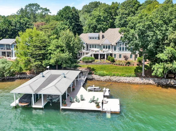 2353 Capewood Dr, Huddleston, VA 24104