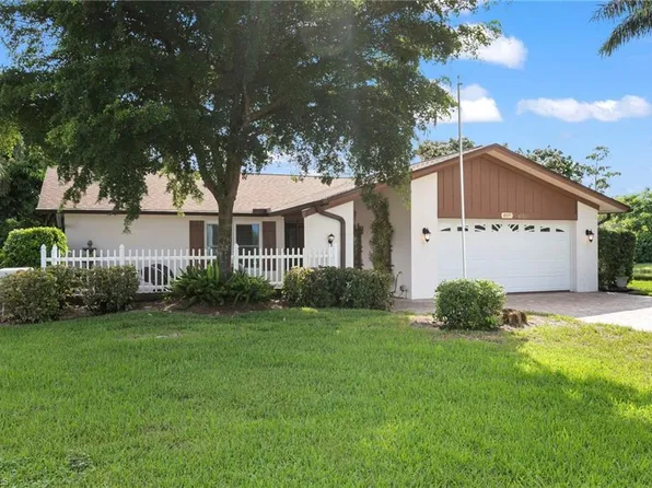 4515 Lakewood Blvd, Naples, FL 34112