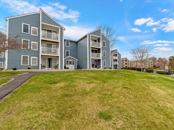 2 Marc Dr APT 2B7, Plymouth, MA 02360